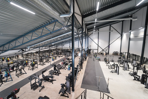 Gym &amp; Fitness Luleå ABGYMMET KIRUNAFredrik Gunnelbrand och Anna Stålnacke kommer från Kiruna och det var där det första gymmet slog upp dörrarna 2002.Gymmet Kiruna har sedan dess bytt lokal två gånger och är idag nästan 6 gånger dess ursprungliga storlek.GYMMET GÄLLIVAREGymmet Gällivare är ett stort gym med en yta på 1 800 kvm.Vi har öppet alla dagar, dygnet runt, vilket gör det lätt för dig att hitta tid för träning oavsett hur din dag ser ut.Anläggningen har också gratis parkering och erbjuder duschar, bastu och omklädningsrum för bekvämlighet.Dessutom erbjuder gymmet padel som du enkelt bokar via Matchi.Gymmet har en imponerande gym-yta med ett brett utbud av styrketräningsmaskiner från världsledande märken.Maskinparken är handplockad från olika märken för att erbjuda så många alternativ som möjligt.Det finns också en utfallsgång, tre olika kabelstationer med tillhörande kyrssdrag och varierat utbud på draghantag, samt hantlar upp till 60 kg.Dessutom finns det Smithmaskiner och kettlebells.GYMMET BODENGymmet Boden är ett estetiskt tilltalande gym som sträcker sig över en yta på 1 200 kvm.Dessutom erbjuder vi under sommartider ett utegym på cirka 500 kvm.Vi har öppet alla dagar, dygnet runt, vilket gör det lätt för dig att hitta tid för träning oavsett hur din dag ser ut.Anläggningen har gratis parkering och erbjuder duschar, bastu och omklädningsrum för bekvämlighet.I vår maskinpark hittar du ett brett utbud av styrketräningsmaskiner från världsledande märken.Maskinparken är noga utvald för att ge så stort utbud som möjligt.Det finns även två utfallsgångar, 3 olika kabelstationer med tillhörande kryssdrag och ett varierat utbud av draghantag samt en hantelyta upp till 60kg.Vidare finns det Smithmaskiner, kettlebells och olika typer av friviktsutrustning som möjliggör styrkelyft, tyngdlyftning, crossfit och strongman.GYMMET LULEÅGymmet i Luleå är en anläggning på 1 100 kvm som är öppen dygnet runt alla dagar i veckan.Besökare kan dra nytta av gratis parkering och njuta av omklädningsrum med dusch och bastu för både dam och herr.Det finns också ett solarium tillgängligt för de som vill ha lite extra sol.Gymmet har en imponerande maskinpark med styrketräningsmaskiner från världsledande märken.För att möjliggöra ett brett utbud av träningsalternativ, har gymmet en utfallsgång och tre olika kabelstationer med tillhörande kyrssdrag och varierat utbud på draghantag.Dessutom finns det en smithmaskin och kettlebells.GYMMET STOCKHOLMGymmet Stockholm är en rymlig träningsanläggning på 1 300 kvm som erbjuder en mängd olika träningsalternativ för alla nivåer. Vi har öppet 04-24 alla dagar, året runt!Omklädningsrummen är utrustade med dusch och låsbara skåp för att förvara dina tillhörigheter under träningen.Herrarnas omklädningsrum har en bastu.På gym-ytan finner man ett brett utbud av styrketräningsmaskiner från välrenommerade märken.För att ge maximal variation har maskinparken handplockats från olika tillverkare.Här finns även utfallsgång, tre kabelstationer med tillhörande kyrssdrag och draghantag, samt en hantelyta som sträcker sig upp till 70 kg.Vidare finns Smithmaskiner och kettlebells att tillgå.GYMMET SUNDBYBERGGymmet Sundbyberg är en anläggning med en yta på 850 kvm. Gymmet är öppet 04-24, alla dagar året runt!.Här finns omklädningsrum med dusch och låsbara skåp samt bastu för både damer och herrar.Dessutom finns det en shop där medlemmarna kan köpa kläder och kosttillskott.En trevlig lounge-yta med mikrovågsugn och kylskåp erbjuder också möjligheten att köpa drycker och bars.Gym-ytan är utrustad med styrketräningsmaskiner från världsledande märken.Maskinparken är noggrant utvald från olika tillverkare för att erbjuda medlemmarna ett så brett utbud som möjligt.Här finns bland annat en utfallsgång, en däckvält och tre olika kabelstationer med tillhörande kryssdrag och ett varierat utbud av draghandtag.Du kan också använda smithmaskiner och kettlebells för att variera din träning.VÄSTERÅSGymmet Västerås är stort och rymligt, med en yta på hela 1 650 kvadratmeter.När det gäller träning, finns det en gym-yta med styrketräningsmaskiner från välkända märken som Hammer Strenght, Life Fitness, Arsenal Strenght, Atlantis, Hoist, Nautilus och Gymleco.Våra maskiner är handplockade från olika märken för att ge dig så många valmöjligheter som möjligt.&nbsp;Vi har även friviktsytor för den som vill utöva styrkelyft, tyngdlyftning och funktionell träning.För den som vill testa på strongman-träning har vi utrustning såsom logpress, farmers walk, släggor, lyftok och atlas-bollar.Vi har även en boxnings-sektion med vanliga långa säckar, runda säckar och päronboll.GYMMET UPPSALAGymmet Uppsala är en imponerande anläggning som sträcker sig över 1 500 kvm, som på somrarna erbjuder ett utegym på cirka 500 kvm.Gymmet är öppet 04-24, alla dagar året om!&nbsp;För att skapa en bekväm och komplett upplevelse har gymmet gratis parkering och omklädningsrum med dusch och låsbara skåp.Det finns också separata bastur för både damer och herrar.Gym-ytan rymmer ett brett utbud av träningsmöjligheter.Styrketräningsmaskinerna kommer från världsledande märken och är noggrant utvalda från olika tillverkare för att erbjuda ett mångsidigt utbud.Det finns också en frivikts-yta där medlemmarna kan utöva styrkelyft, tyngdlyftning, crossfit, strongman och mycket mer.Här finner man friviktsutrustning från världsledande Eleiko.Det inkluderar tävlingsgodkända lyftarställningar, power racks, tävlingsgodkända stänger för både styrkelyft och tyngdlyftning, teknikstänger och vikter.Dessutom finns det olika specialstänger som Hex bar och Safety squat bar.&nbsp;GYMMET ÖREBROVälkommen till Gymmet Örebro - en träningsanläggning som sträcker sig över hela 2 100 kvm och erbjuder en mängd olika träningsmöjligheter.Oavsett vad dina träningsmål är, så kan du hitta allt du behöver här.Vi erbjuder generösa öppettider - kl. 04-24, alla dagar året om!Omklädningsrummen är utrustade med dusch och låsbara skåp, och bastu finns tillgänglig för både damer och herrar.&nbsp;Du kan koppla av och ladda upp på lounge-området, där det finns en kyl och mikrovågsugn, samt möjlighet att köpa drycker och bars.Gratis parkering finns också precis utanför.Dessutom finns en padelbana tillgänglig som du kan boka via Matchi.Fram till september kan du som medlem boka gratis drop-in tider, en timme innan starttid!För att få tillgång till bokningen, registrera dig här!Här är de 15st mest sökta gymmen på GymKarta i Juli 2023Nordic Wellness Lindholmen på Lindholmsallén 20 i GöteborgSATS Gamlestaden på Gamlestadstorget 7 i GöteborgSTC Sävedalen - Göteborgsvägen 104 - GymKarta.seSTC munkebäck på Munkebäcks Allé 26 i GöteborgNordic Wellness Göteborg Kviberg Arena - GymKarta.seNordic Wellness Kungälv Kongahälla - GymKarta.seActic Lerum - Vattenpalatset på Häradsvägen 3 i Lerum&nbsp;Maximus Gym Brunnsbo på Folkvisegatan 15 i GöteborgSATS Hovås på Björklundabacken 2 i Hovås - GymKarta.seNordic Wellness Backaplan på Gustaf Dalénsgatan 13Fitness24Seven på Lergöksgatan 6 i Västra FrölundaSATS Askim (Sisjön stora) på Ekonomivägen 6 i AskimSTC på Ekenleden 10 i Kållered - GymKarta.seNordic Wellness Marklandsgatan - GymKarta.seNordic Wellness på Vasagatan 7 i Göteborg